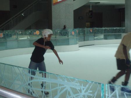 c moi a cote d un joueur de hokey